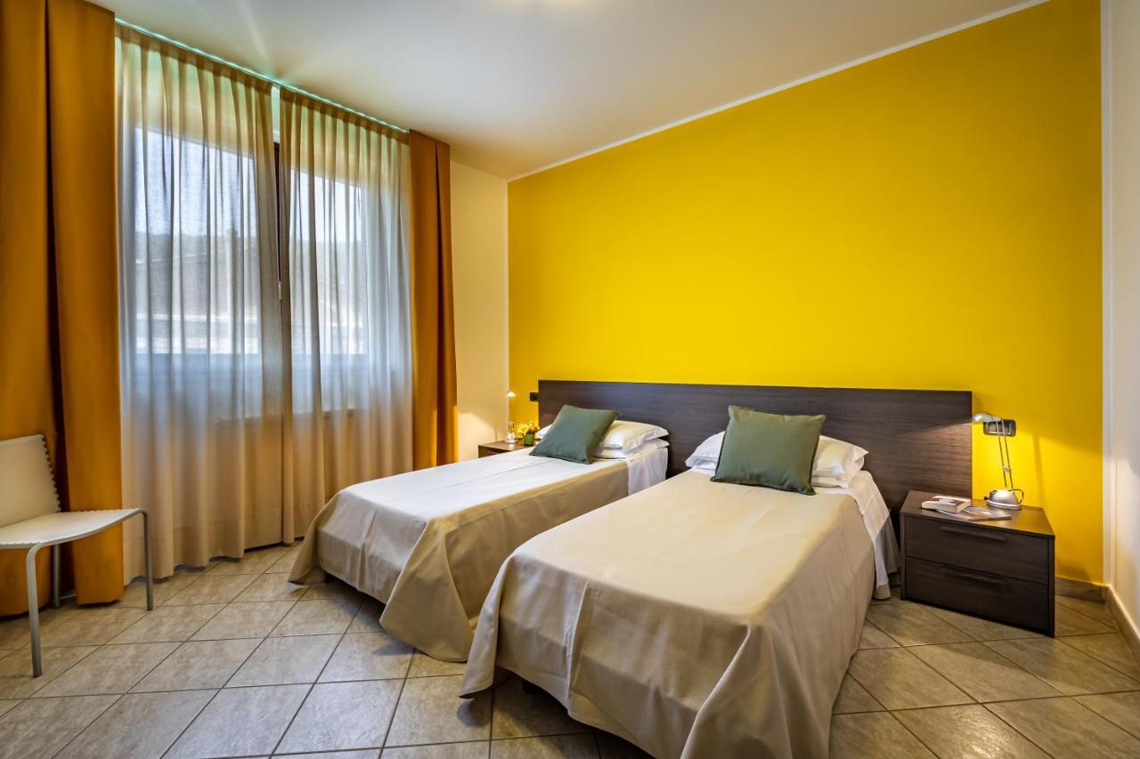 Casa Vacanze Arianna Rosia Bagian luar foto