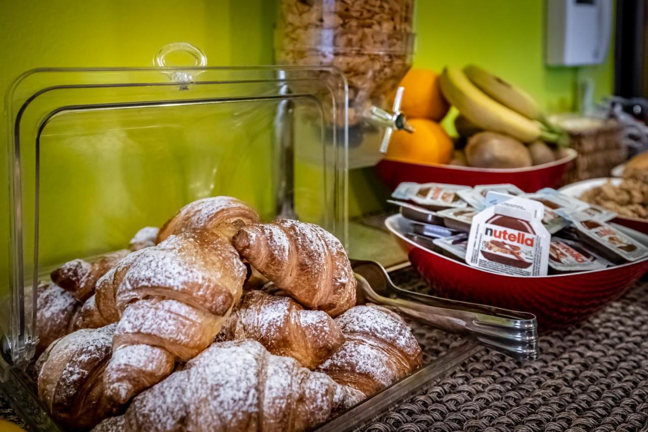 Casa Vacanze Arianna Rosia Bagian luar foto