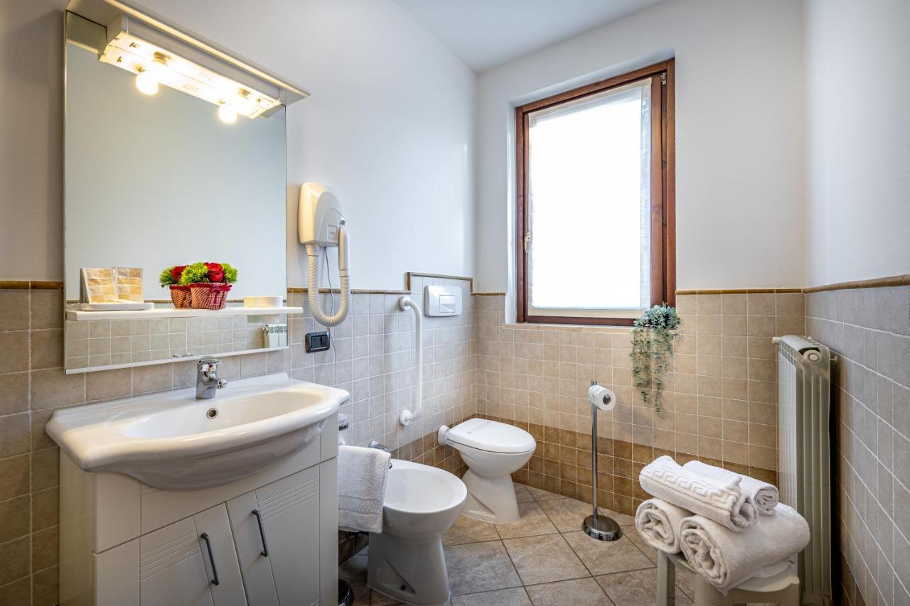 Casa Vacanze Arianna Rosia Bagian luar foto